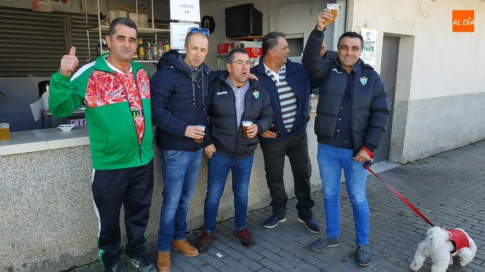 Foto 3 - Los aficionados del CD Guijuelo y Unionistas comparten la paella m&aacute;s futbol&iacute;stica