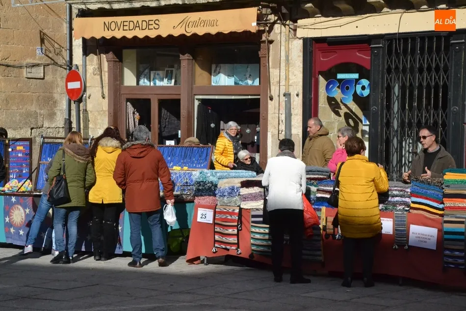 Foto 8 - La &uacute;ltima Feria del a&ntilde;o se remata en la Plaza Mayor con una muestra de artesan&iacute;a  