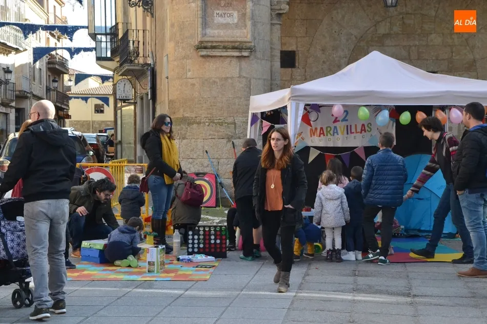Foto 7 - La &uacute;ltima Feria del a&ntilde;o se remata en la Plaza Mayor con una muestra de artesan&iacute;a  