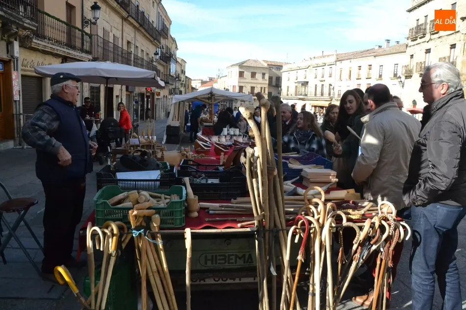 Foto 4 - La &uacute;ltima Feria del a&ntilde;o se remata en la Plaza Mayor con una muestra de artesan&iacute;a  