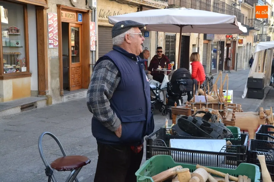 Foto 3 - La &uacute;ltima Feria del a&ntilde;o se remata en la Plaza Mayor con una muestra de artesan&iacute;a  