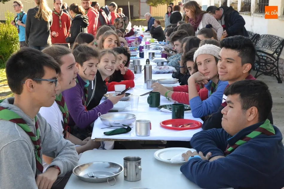 Foto 4 - El Grupo Scout Kennedy sopla las velas de su 45 Aniversario  