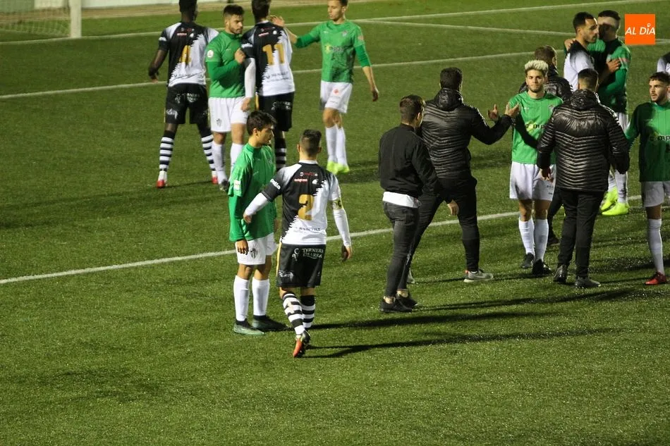 Foto 11 - Unionistas se convierte en el primer equipo en derrotar al Guijuelo en casa (0-1)