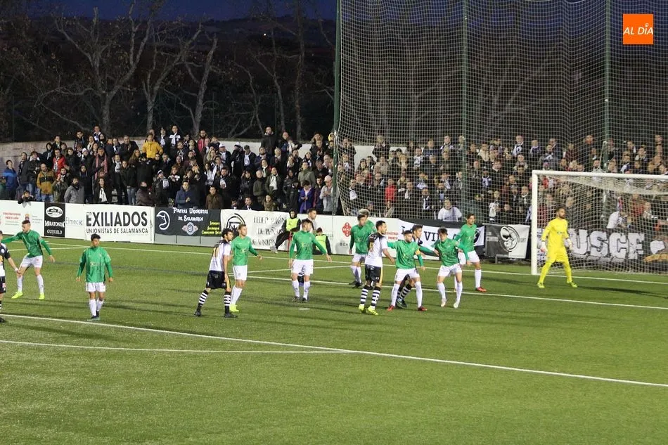 Foto 4 - Unionistas se convierte en el primer equipo en derrotar al Guijuelo en casa (0-1)