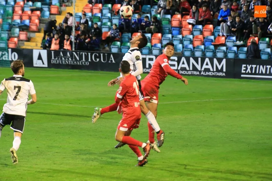 Foto 11 - El Salamanca UDS y Owusu, con un doblete, se exhiben ante un coloso en el Helm&aacute;ntico (2-0)  