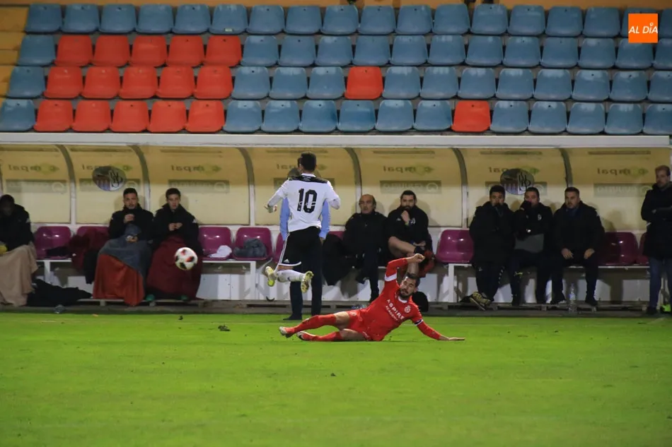 Foto 9 - El Salamanca UDS y Owusu, con un doblete, se exhiben ante un coloso en el Helm&aacute;ntico (2-0)  