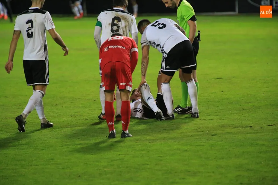 Foto 7 - El Salamanca UDS y Owusu, con un doblete, se exhiben ante un coloso en el Helm&aacute;ntico (2-0)  
