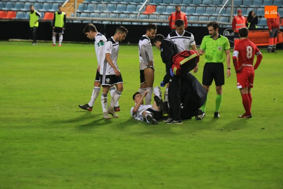 Foto 3 - El Salamanca UDS y Owusu, con un doblete, se exhiben ante un coloso en el Helm&aacute;ntico (2-0)  