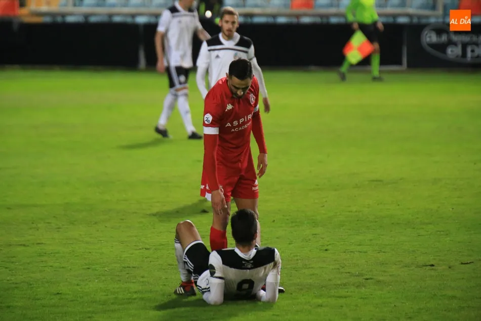 Foto 2 - El Salamanca UDS y Owusu, con un doblete, se exhiben ante un coloso en el Helm&aacute;ntico (2-0)  