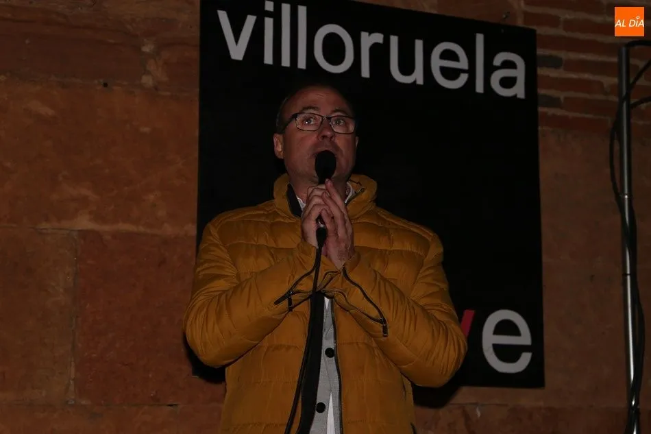 Foto 8 - Villoruela abre la Navidad con un original &aacute;rbol solidario