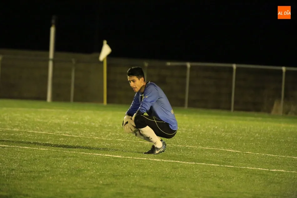 Foto 2 - El Navega se coloca l&iacute;der en solitario tras vencer al Helm&aacute;ntico (0-1)