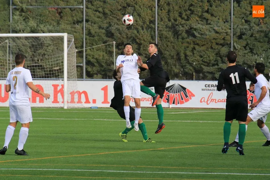 Partido entre el Ribert y el Betis en Los Cuernos. / Fotos: Alberto Martín