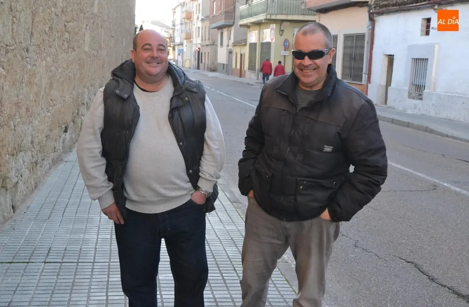 Eh, sácanos una foto: Camino al fútbol... sin paraguas  