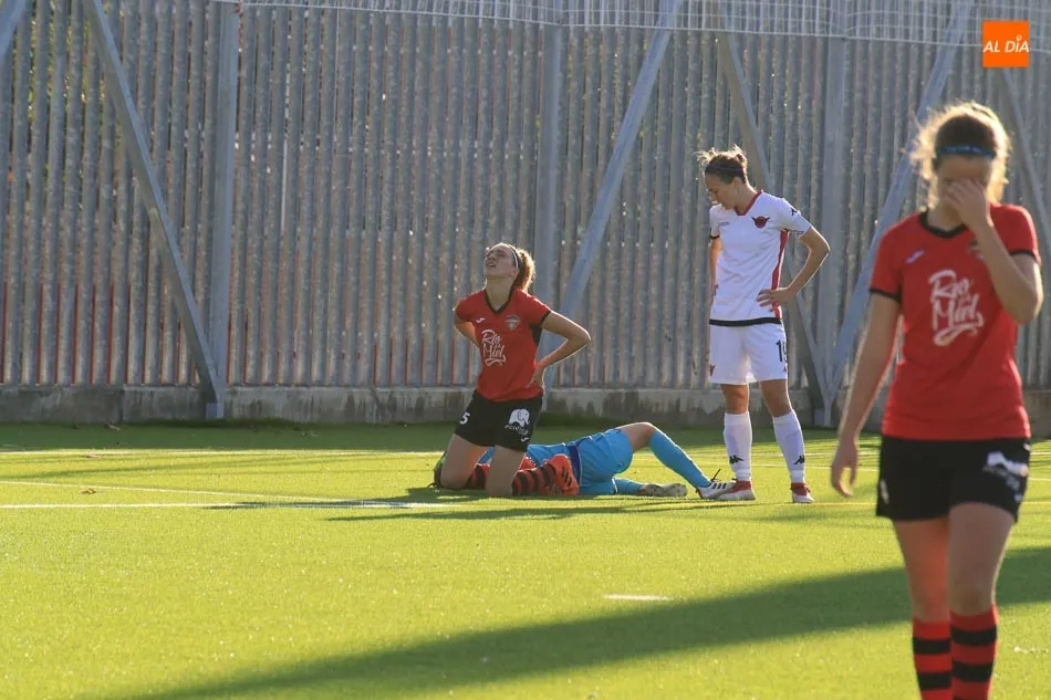 Foto 6 - El Salamanca FF cae goleado ante un temible Tac&oacute;n (0-4)