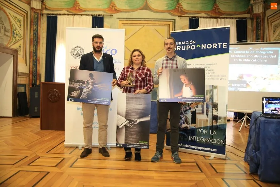 Los tres primeros premios del concurso de fotografía. Foto: Alberto Martín