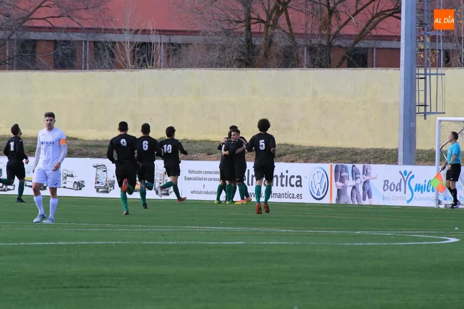 Foto 10 - El Salamanca UDS &lsquo;B&rsquo; sigue al acecho del liderato tras ganar al Onzonilla (0-3)  