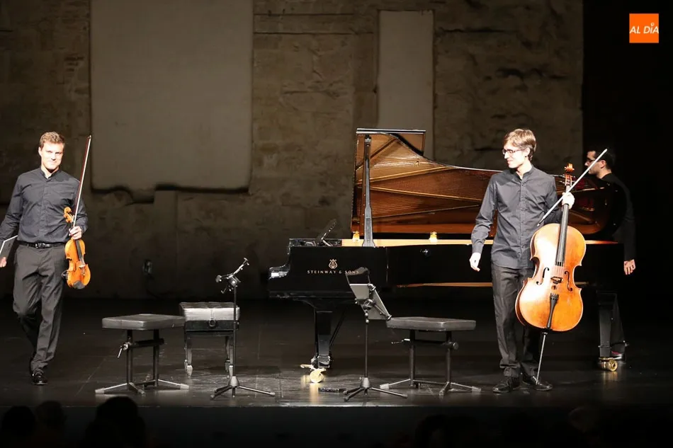 Foto 6 - El Tr&iacute;o Vibrart se luce con m&uacute;sica austriaca y rusa en el Teatro Liceo  