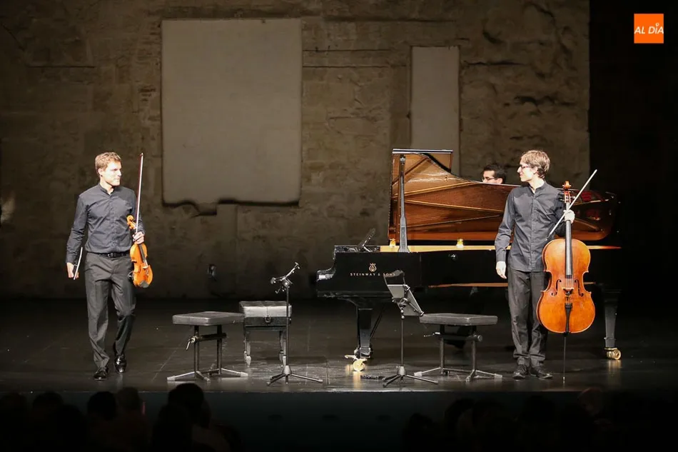 Foto 5 - El Tr&iacute;o Vibrart se luce con m&uacute;sica austriaca y rusa en el Teatro Liceo  