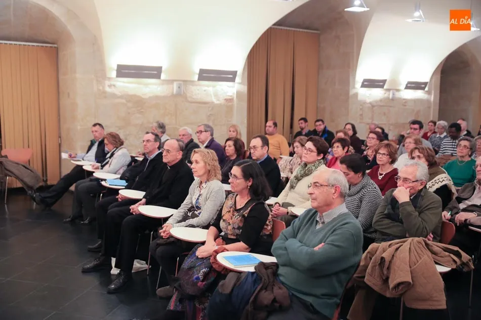 Foto 3 - Olegario Gonz&aacute;lez de Cardedal reflexiona sobre cristianismo y actualidad en la UPSA  