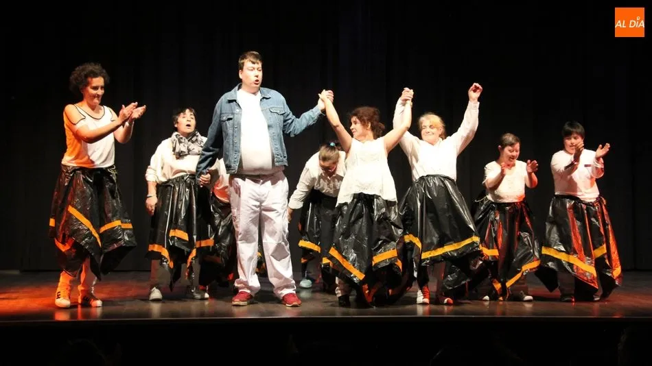 Los alumnos del taller de Danza de Asprodes ponen el ritmo a la Navidad  
