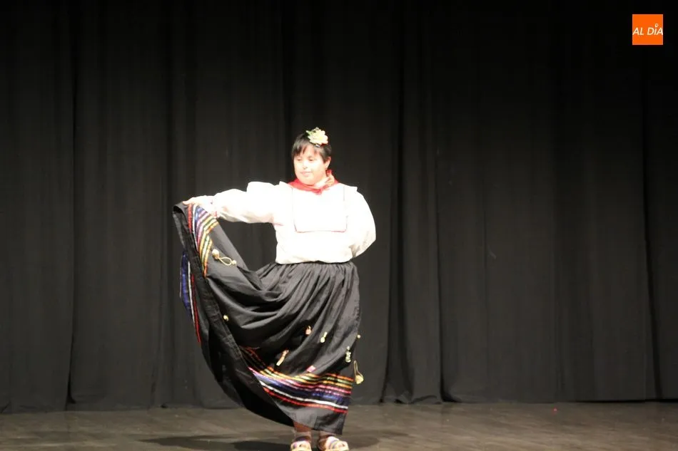 Foto 11 - Los alumnos del taller de Danza de Asprodes ponen el ritmo a la Navidad  