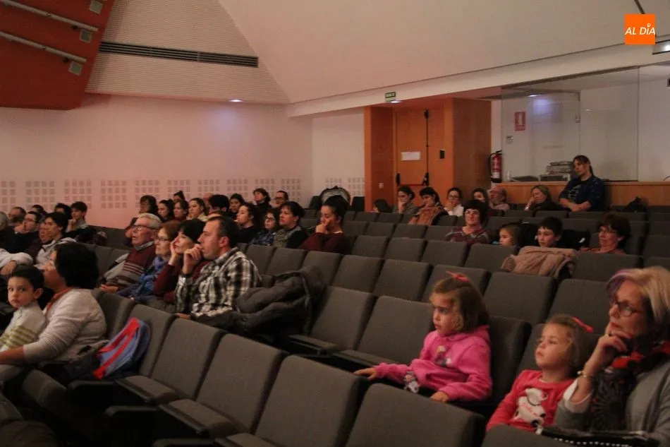 Foto 9 - Los alumnos del taller de Danza de Asprodes ponen el ritmo a la Navidad  
