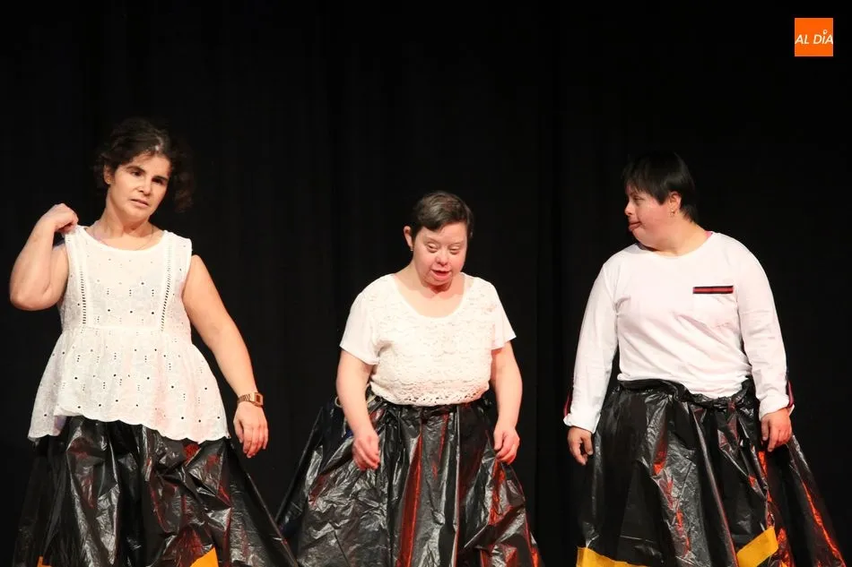 Foto 7 - Los alumnos del taller de Danza de Asprodes ponen el ritmo a la Navidad  