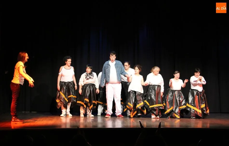 Foto 6 - Los alumnos del taller de Danza de Asprodes ponen el ritmo a la Navidad  