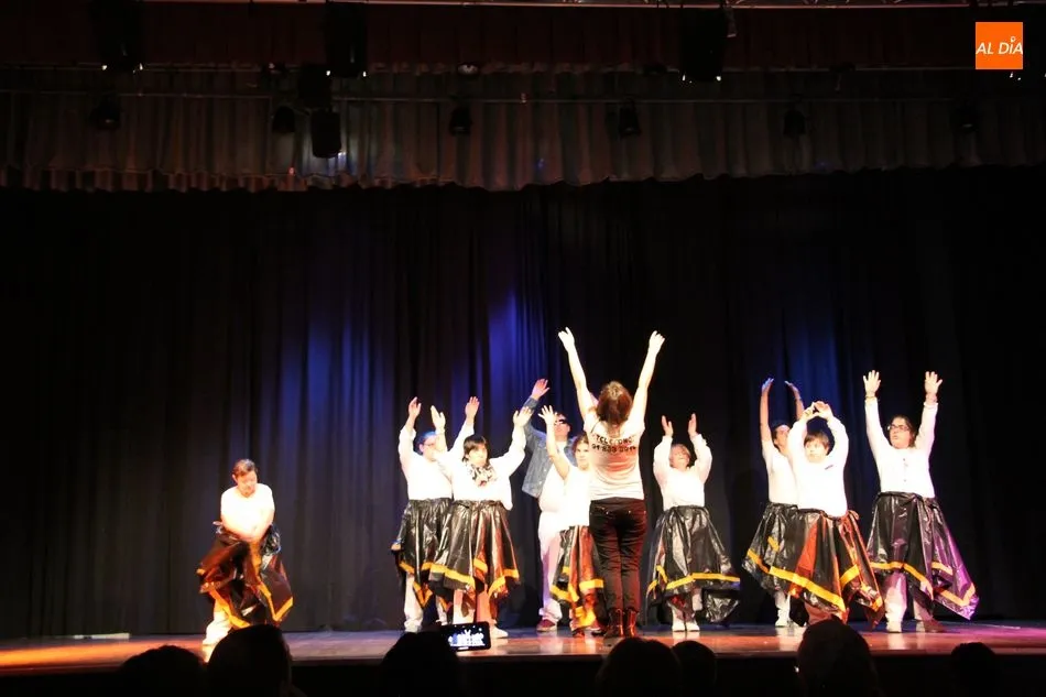 Foto 5 - Los alumnos del taller de Danza de Asprodes ponen el ritmo a la Navidad  