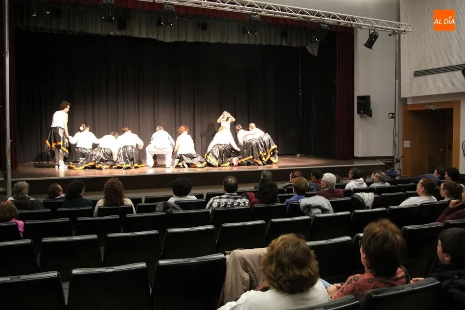 Foto 4 - Los alumnos del taller de Danza de Asprodes ponen el ritmo a la Navidad  