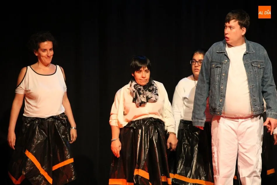 Foto 3 - Los alumnos del taller de Danza de Asprodes ponen el ritmo a la Navidad  