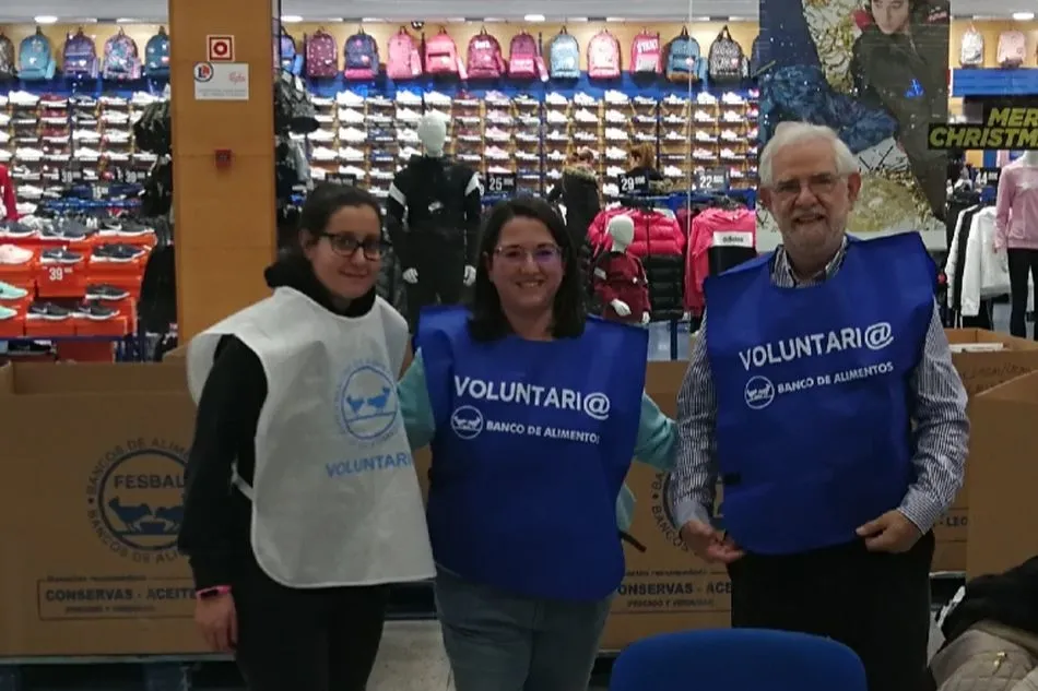 Recogida solidaria de alimentos y productos de higiene en E.Leclerc Salamanca
