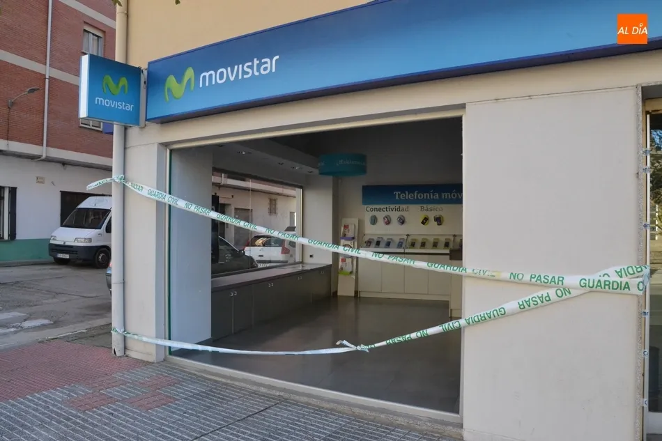 La tienda de telefonía de la Avenida de España sufre un nuevo alunizaje  