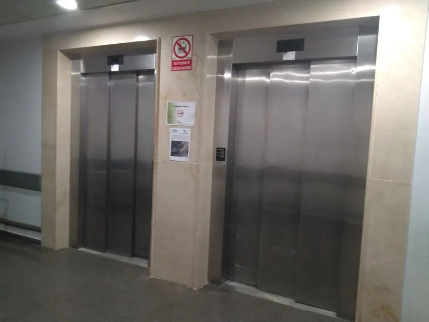 Foto 2 - CSIF denuncia &ldquo;dejadez&rdquo; en Los Montalvos con un ascensor averiado desde hace casi un a&ntilde;o  