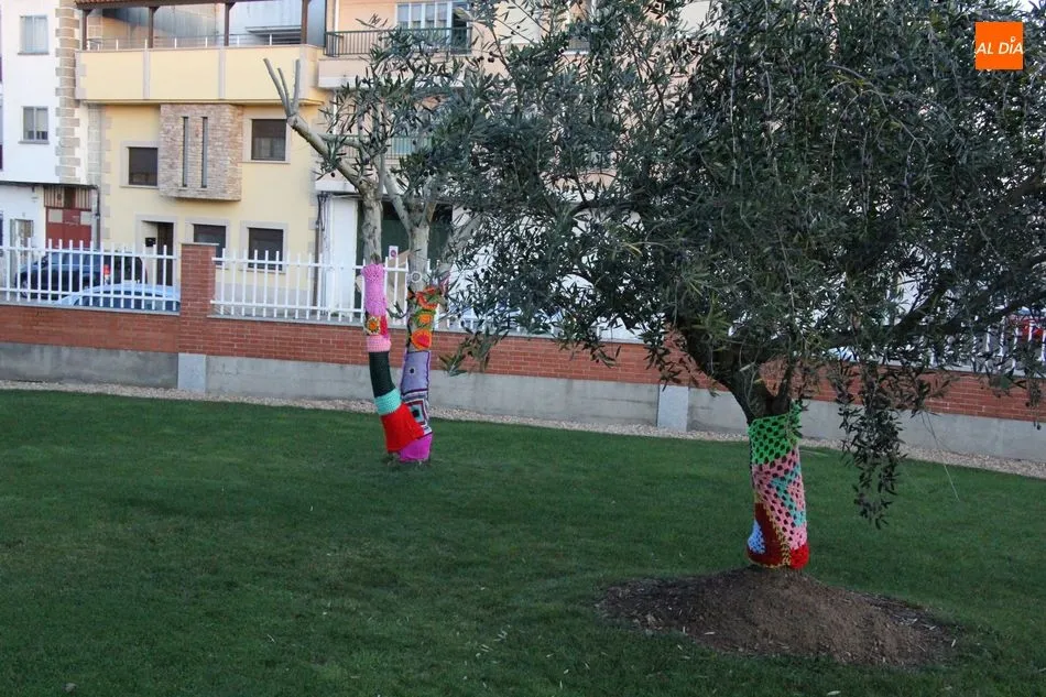 Foto 2 - La residencia municipal de mayores recibe la Navidad con un mercadillo solidario  