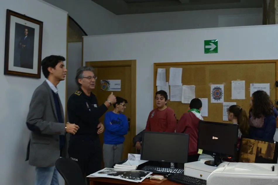 Foto 6 - Ni&ntilde;os de varios colegios de B&eacute;jar visitan el Ayuntamiento en la jornada de puertas abiertas  
