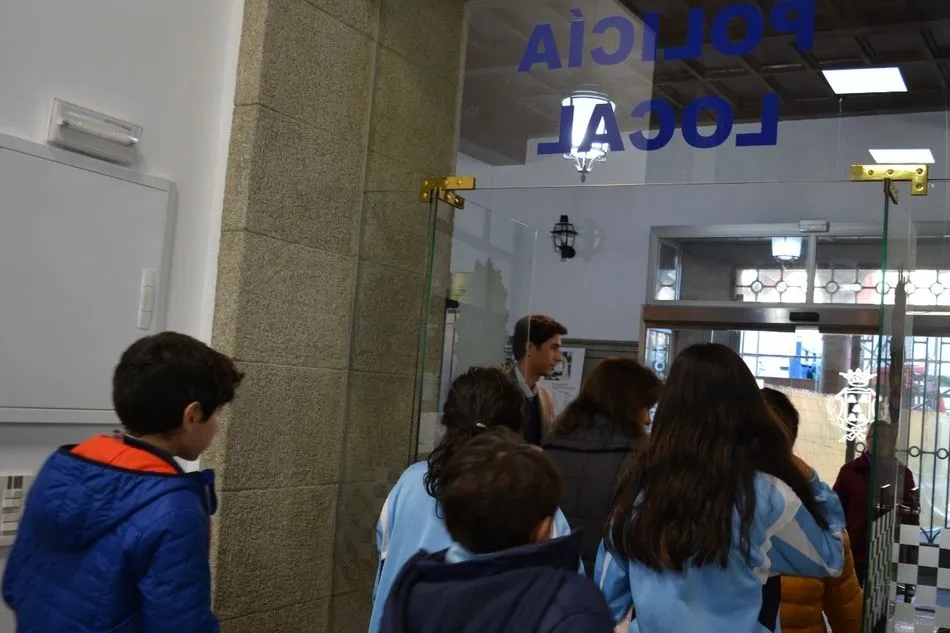 Foto 4 - Ni&ntilde;os de varios colegios de B&eacute;jar visitan el Ayuntamiento en la jornada de puertas abiertas  