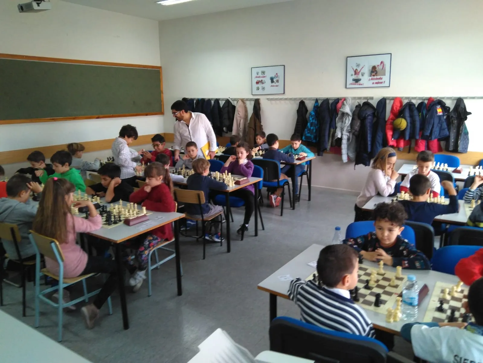 Foto 3 - M&aacute;s de sesenta participantes toman parte en el IV Torneo de Ajedrez Infantil CUM Maristas