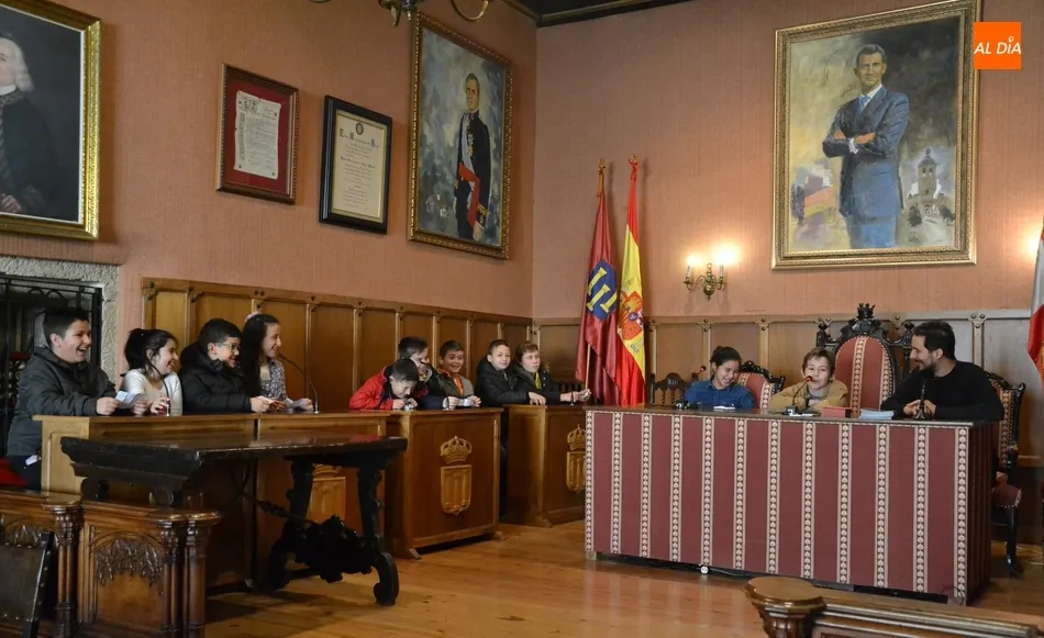 Niños de San Francisco toman el control del Ayuntamiento  