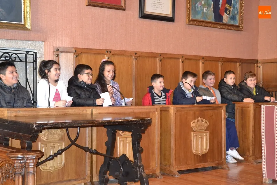 Foto 8 - Ni&ntilde;os de San Francisco toman el control del Ayuntamiento  