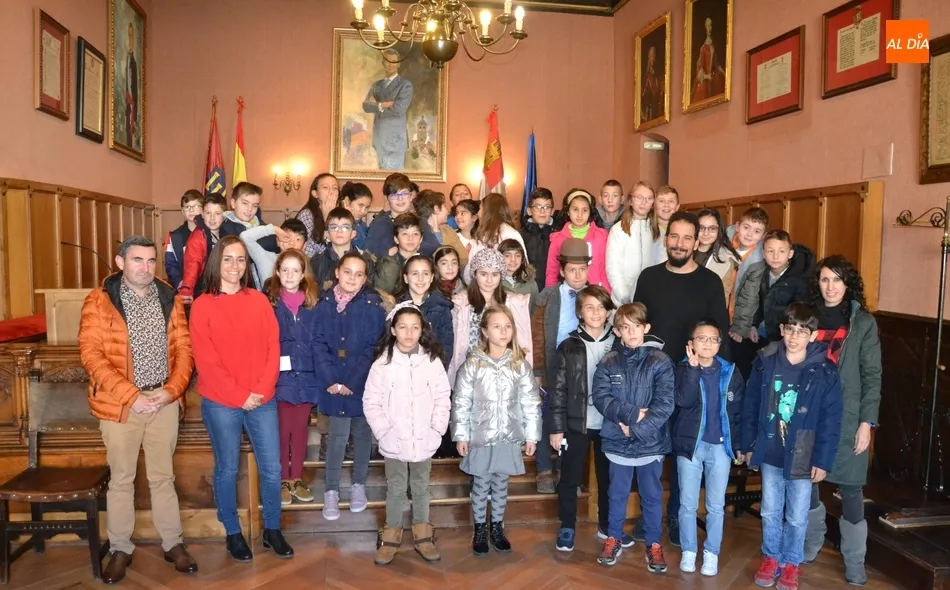 Foto 2 - Ni&ntilde;os de San Francisco toman el control del Ayuntamiento  