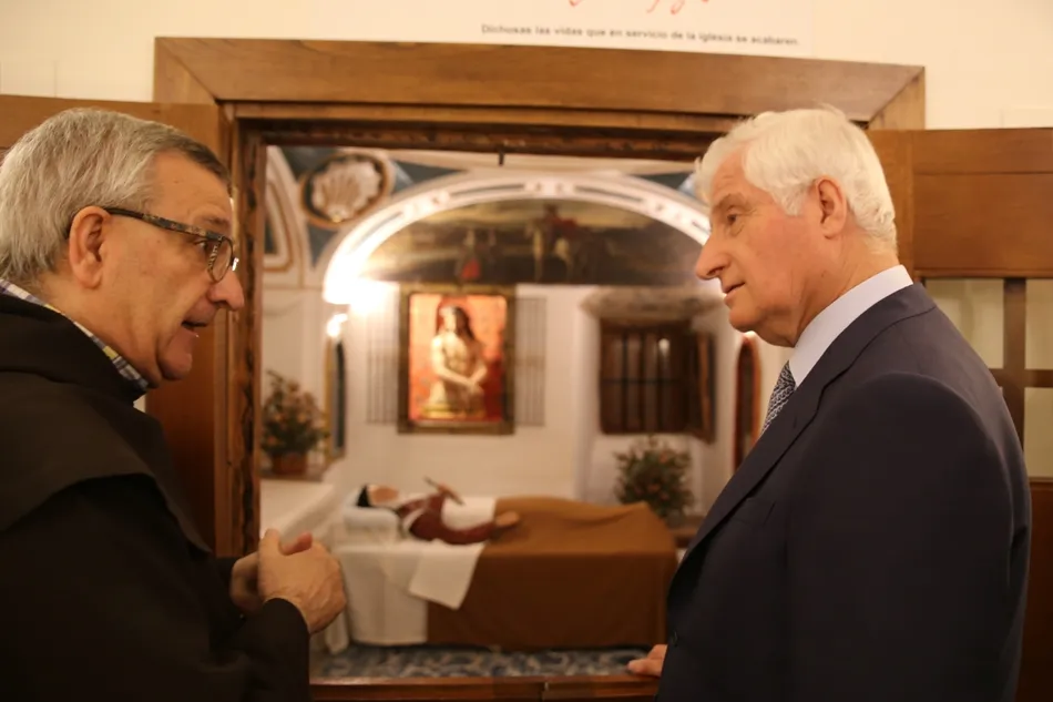 El Duque de Alba visitó recientemente la muestra Vitor Teresa