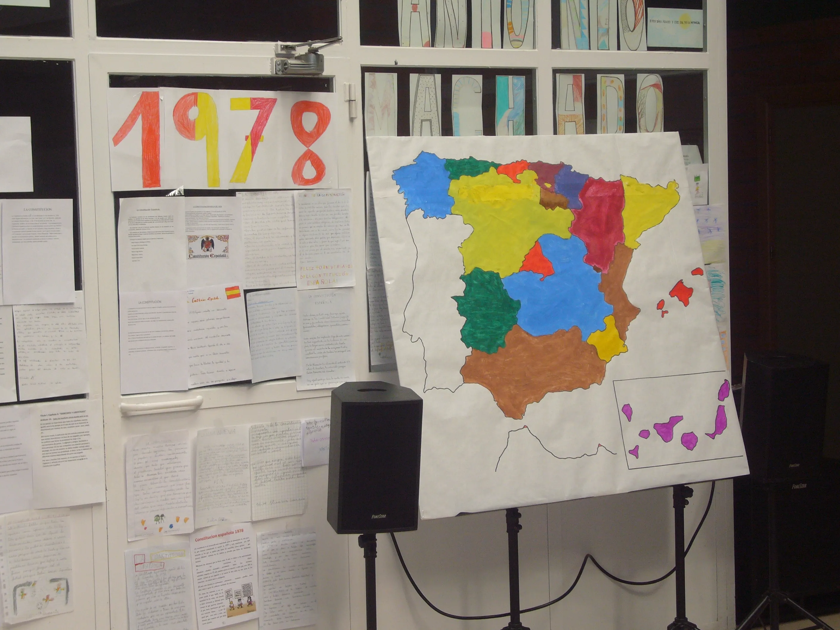 Foto 10 - Actividades para celebrar la Carta Magna en el Antonio Machado  