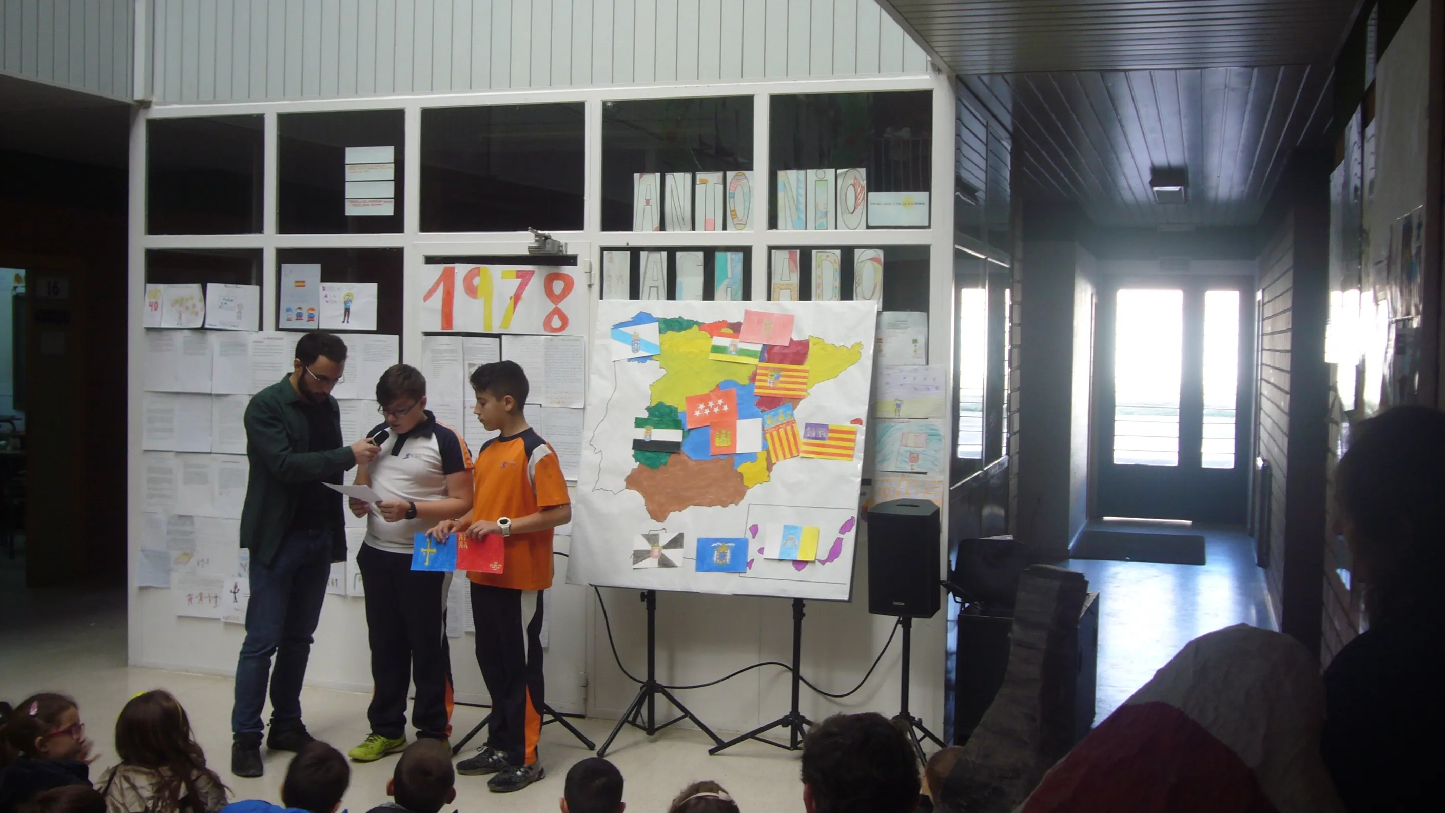 Foto 9 - Actividades para celebrar la Carta Magna en el Antonio Machado  