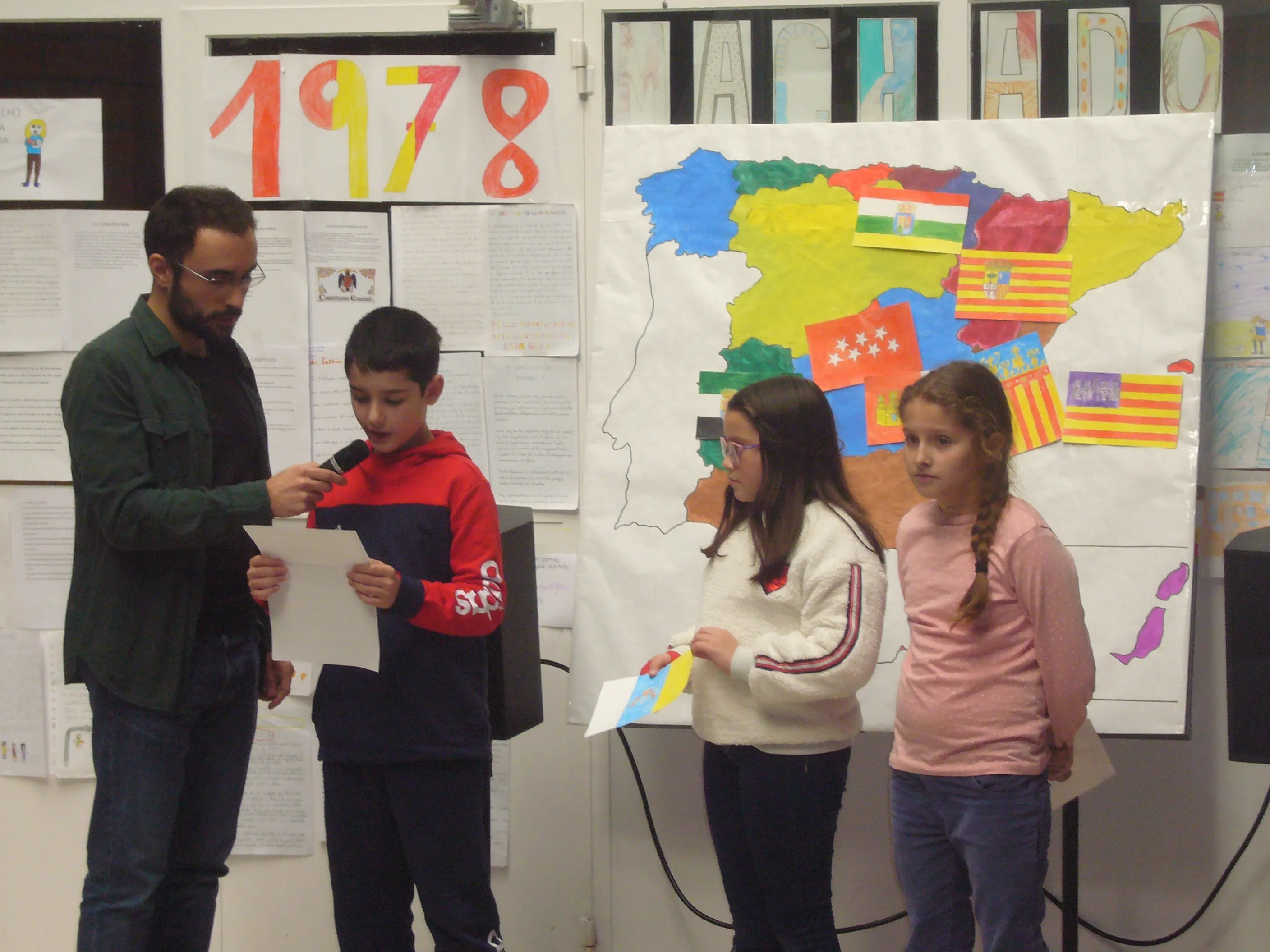 Foto 8 - Actividades para celebrar la Carta Magna en el Antonio Machado  