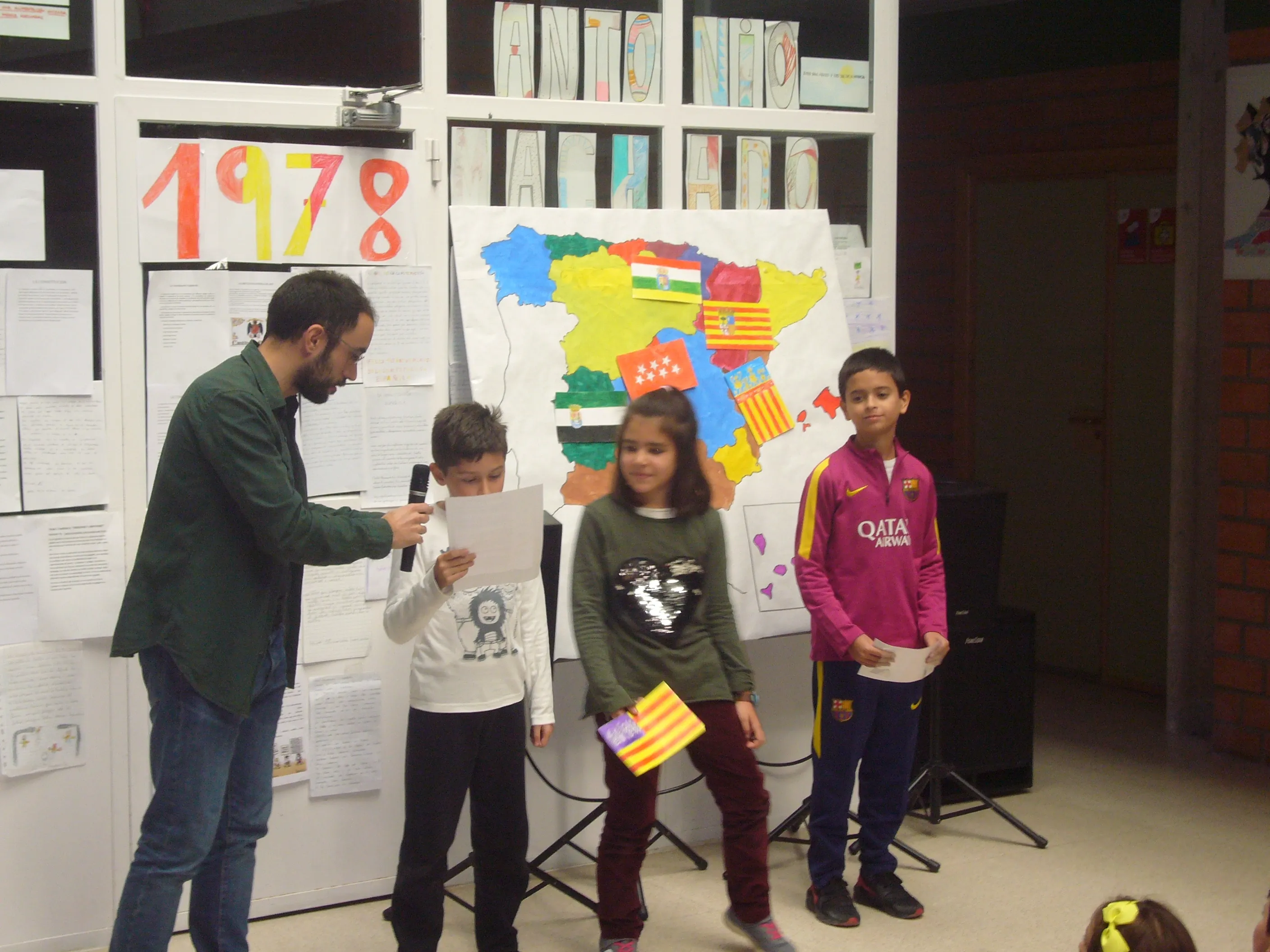 Foto 5 - Actividades para celebrar la Carta Magna en el Antonio Machado  