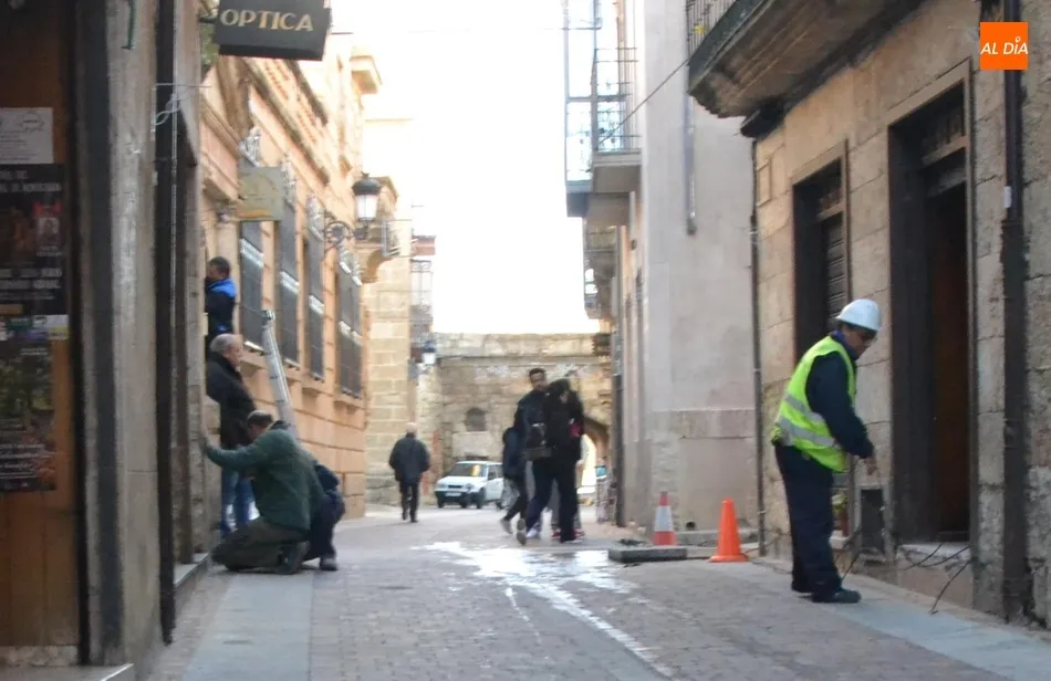 Foto 5 - Malestar entre los comerciantes de la calle Madrid por la retirada de cables el d&iacute;a de...
