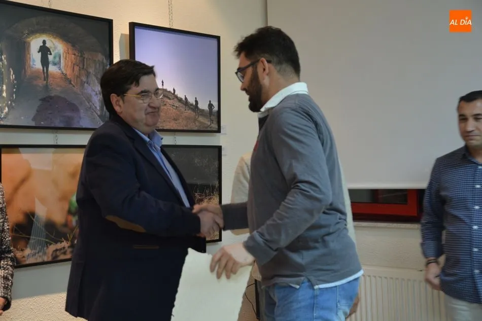 Foto 5 - Enrique Vicente Pe&ntilde;a recibe el primer premio del concurso de fotograf&iacute;a de Cabrerizos con...