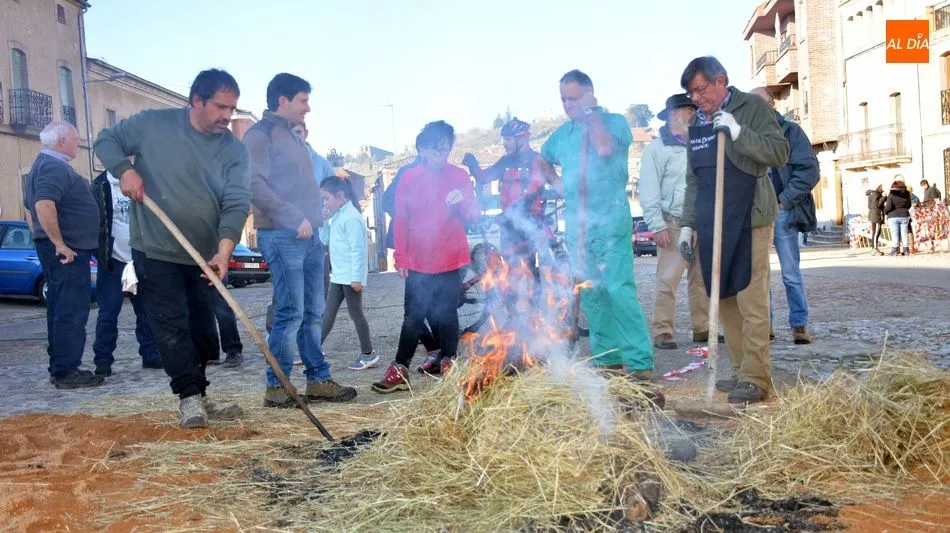 Foto 2 - Hinojosa de Duero ofrece un buen d&iacute;a de matanza t&iacute;pica del cerdo