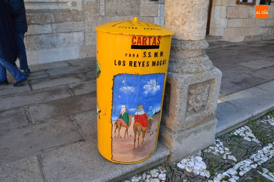 Foto 2 - Los ni&ntilde;os ya pueden depositar en la Plaza Mayor sus cartas a los Magos de Oriente  